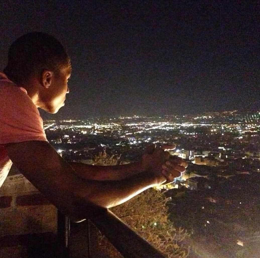 Giannis Antetokounmpo pose