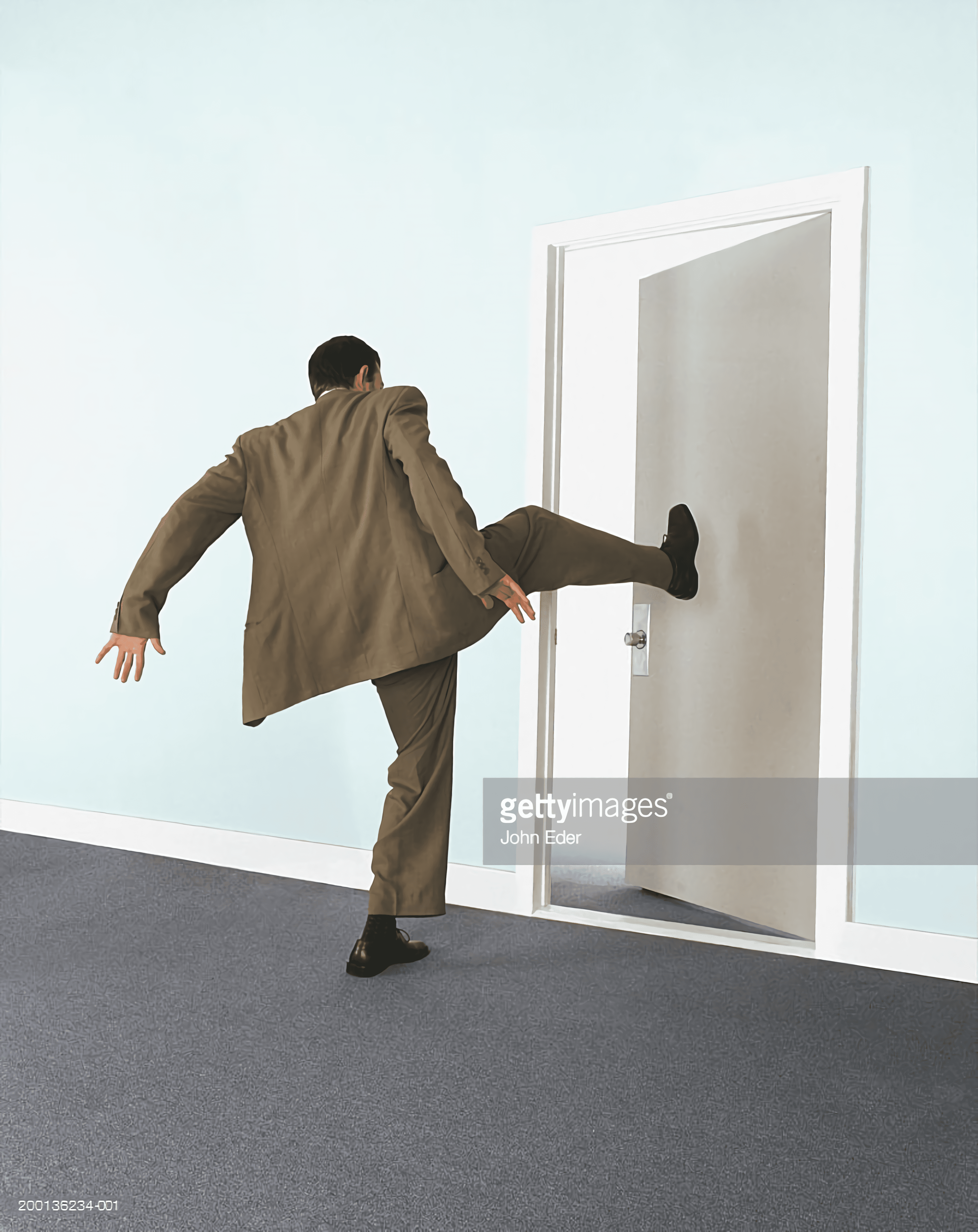Hit door hommen kick man door porte pied